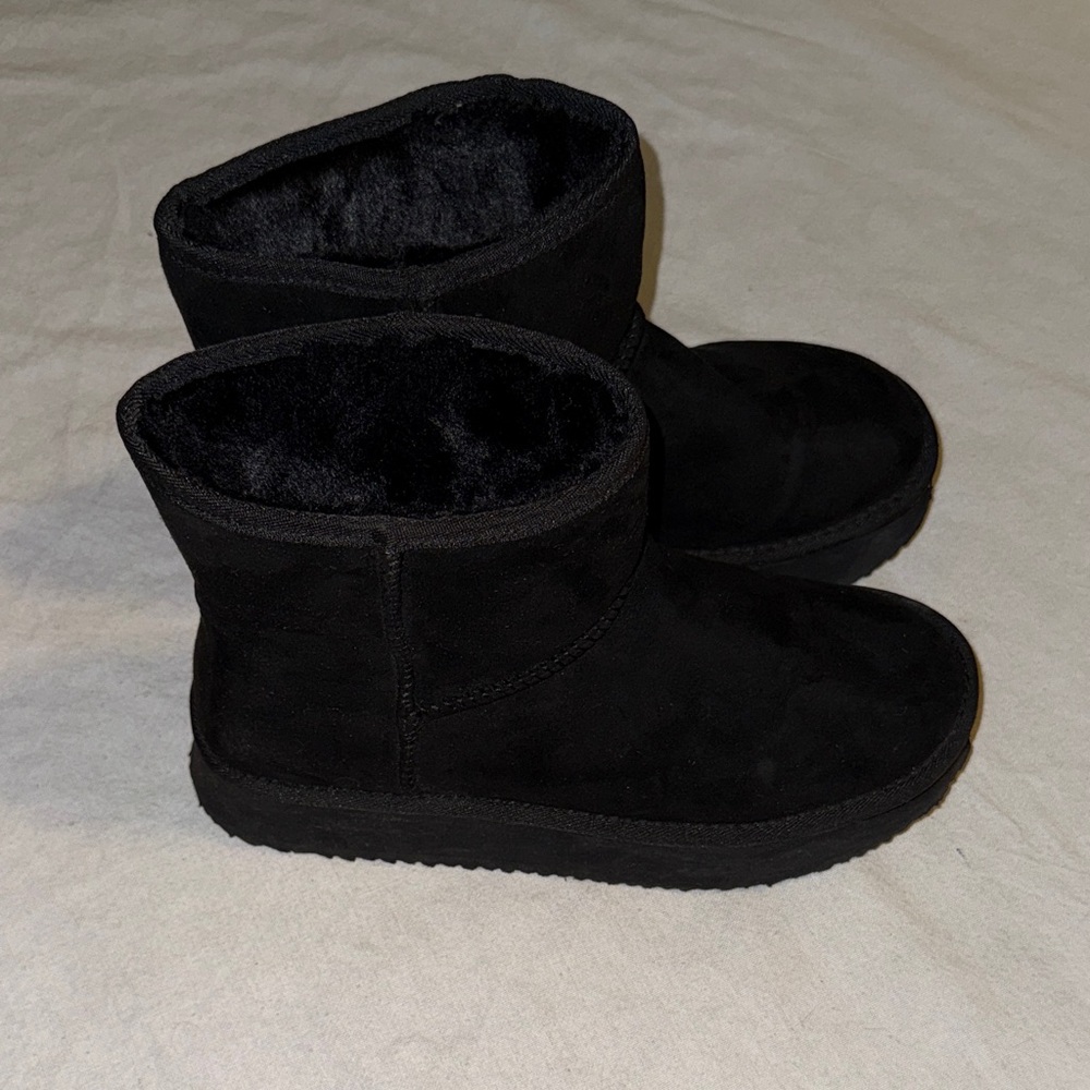 Arizona Jean Company Cozy Black Booties